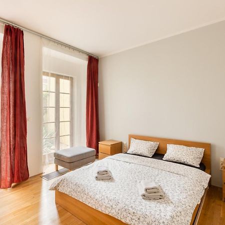 City Centre Garden Apartment With Parking Прага Екстер'єр фото