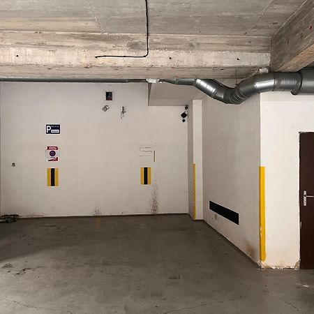 City Centre Garden Apartment With Parking Прага Екстер'єр фото