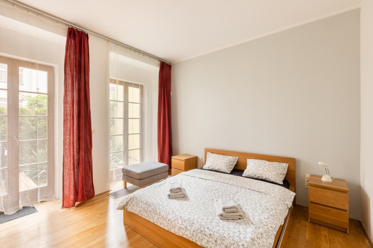 City Centre Garden Apartment With Parking Прага Екстер'єр фото